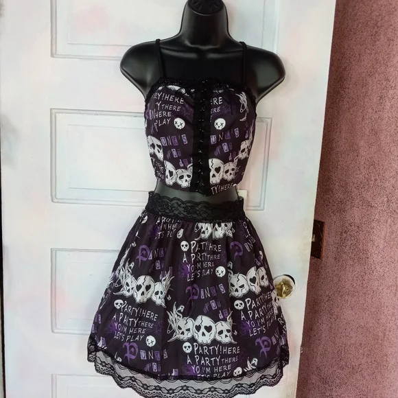 Kawaii Goth nwt corset top skirt set! Black lace, purple party skull FINAL PRICE - Picture 1 of 12